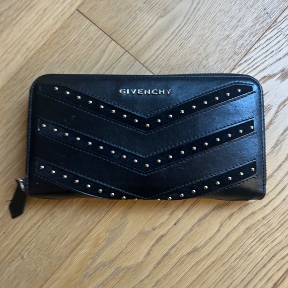 GIVENCHY / LONG WALLET WITH STUDS / AUTHENTIC - Picture 5 of 5